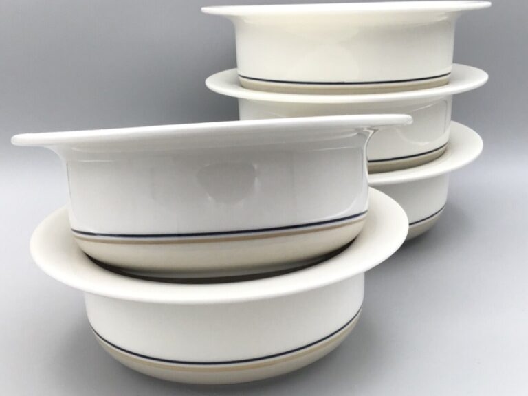 Read more about the article Vintage ARABIA of Finland “Seita Arctica” Cereal / Soup Bowls : Set of 5