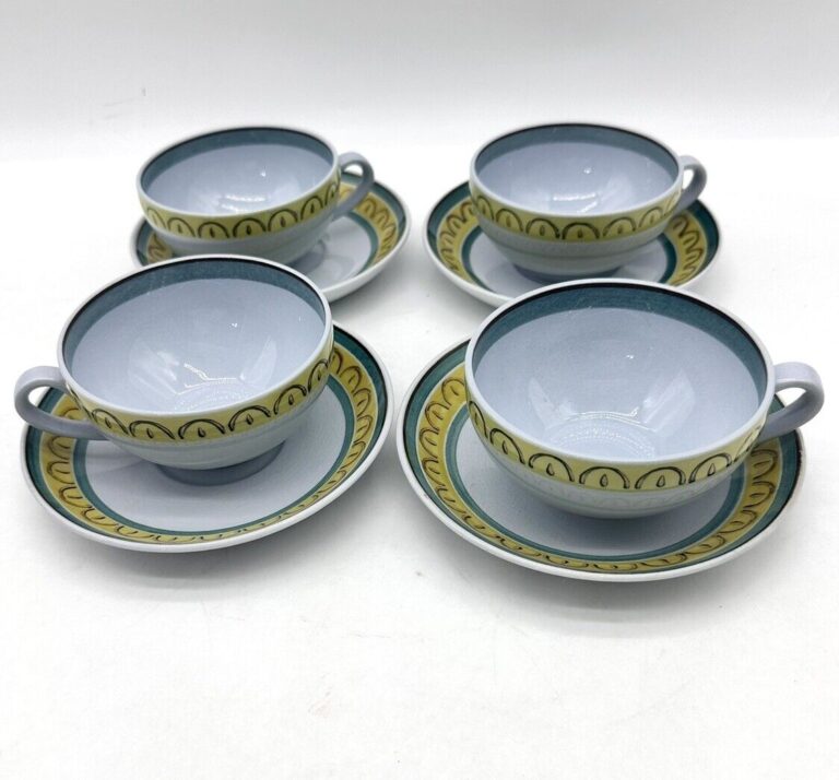 Read more about the article Set Of 4 Arabia of Finland Crown Band Tea Cups Demitasse Cups And Saucers