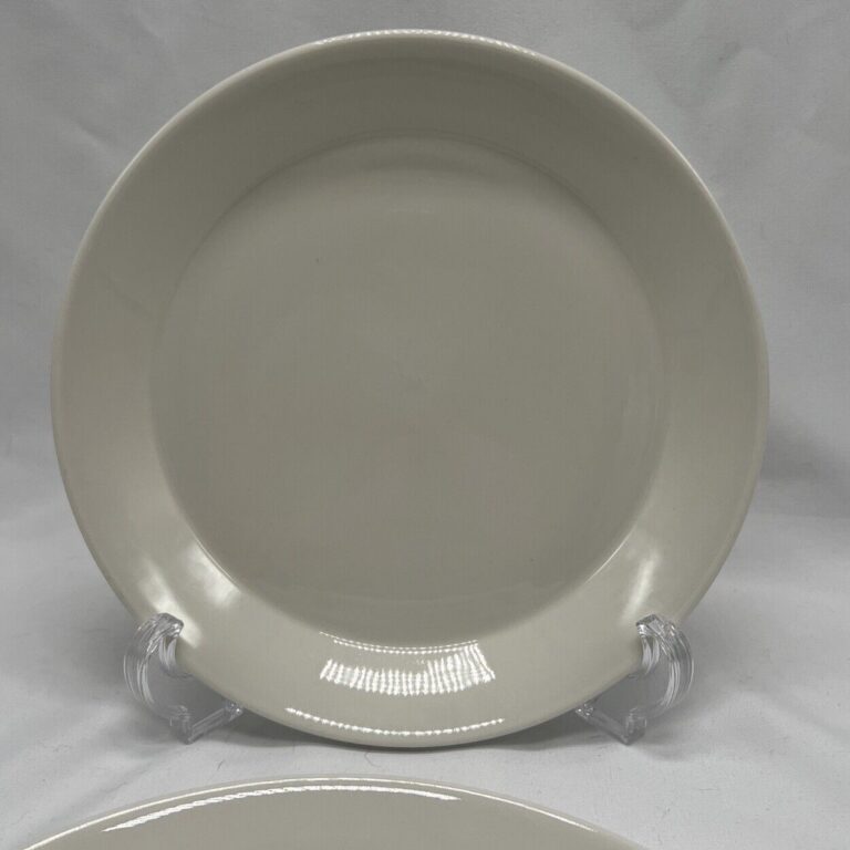 Read more about the article Vintage Arabia of Finland Teema Off-White Salad Plates 7 5/8″ Set Of 4