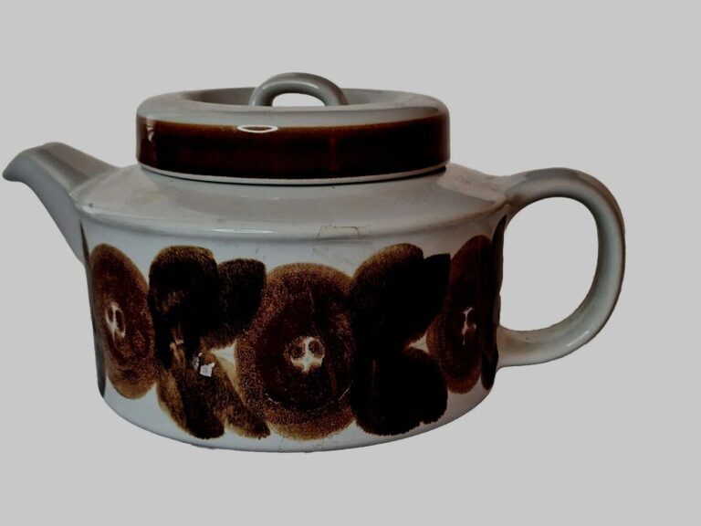 Read more about the article ARABIA Finland Brown Anemone 3 Piece Tea Pot Strainer Lid Ulla Procope Signed