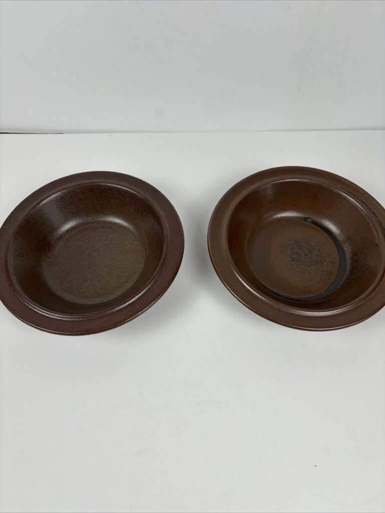 Read more about the article Arabia of Finland Ruska Set of 2 Rim Cereal Bowls Dark Brown 6 7/8″