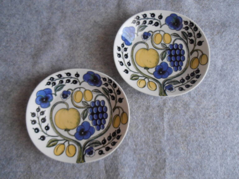 Read more about the article Arabia Paratissi Yellow Oval Plate 25Cm 2 Pieces Old Back Stam