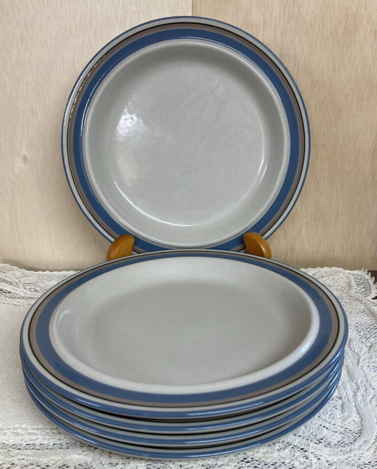 Read more about the article Arabia of Finland Uhtua Stoneware DINNER PLATES Set Of 5