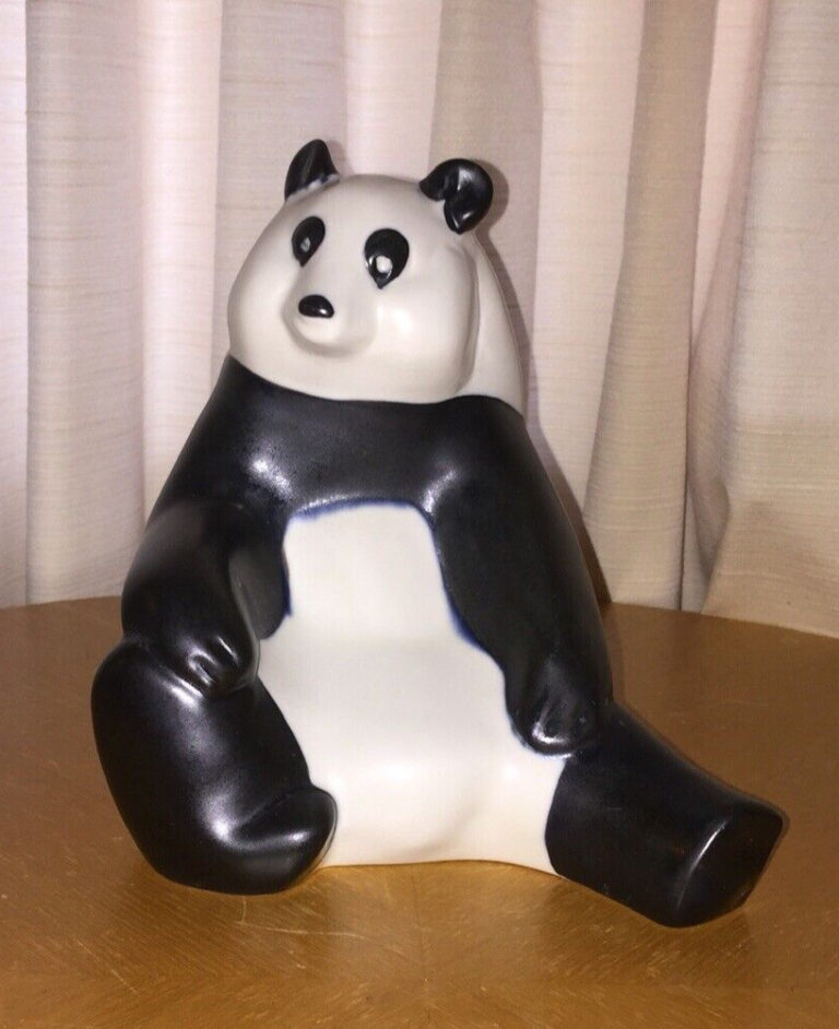 Read more about the article Arabia Finland 1984 Panda Bear Figurine WWF World Wildlife Fund Vintage