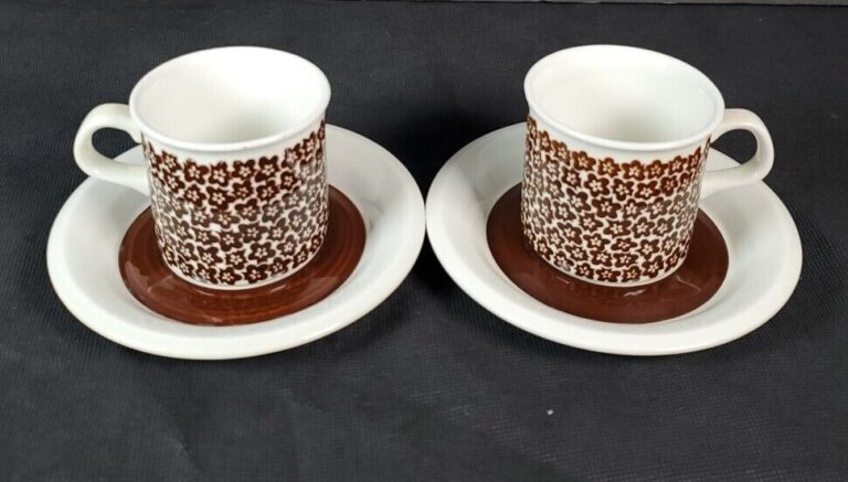 Read more about the article Arabia Finland FAENZA Cups and Saucers Brown Flowers Inkeri Leivo 1970’s