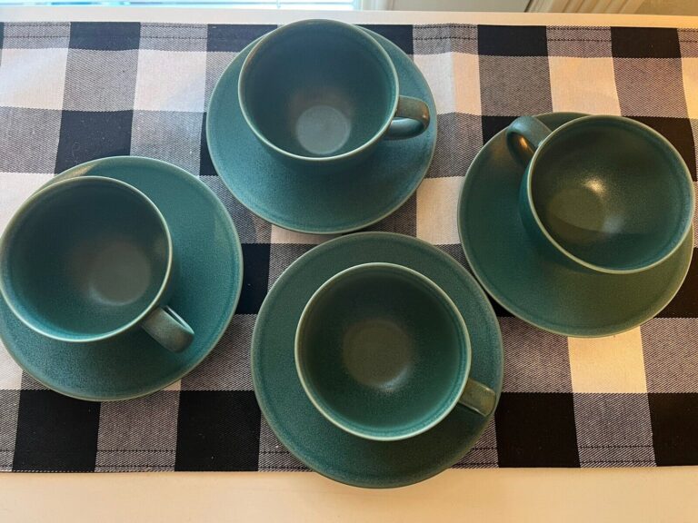 Read more about the article Arabia Finland 24H Green 4 Coffee/Tea  Cups and Saucers VINTAGE RETIRED 1996-2006