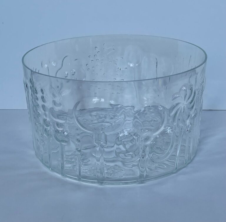Read more about the article Large Vintage FLORA Glass Bowl Oiva Toikka Nuutajarvi Iittala Arabia Finland