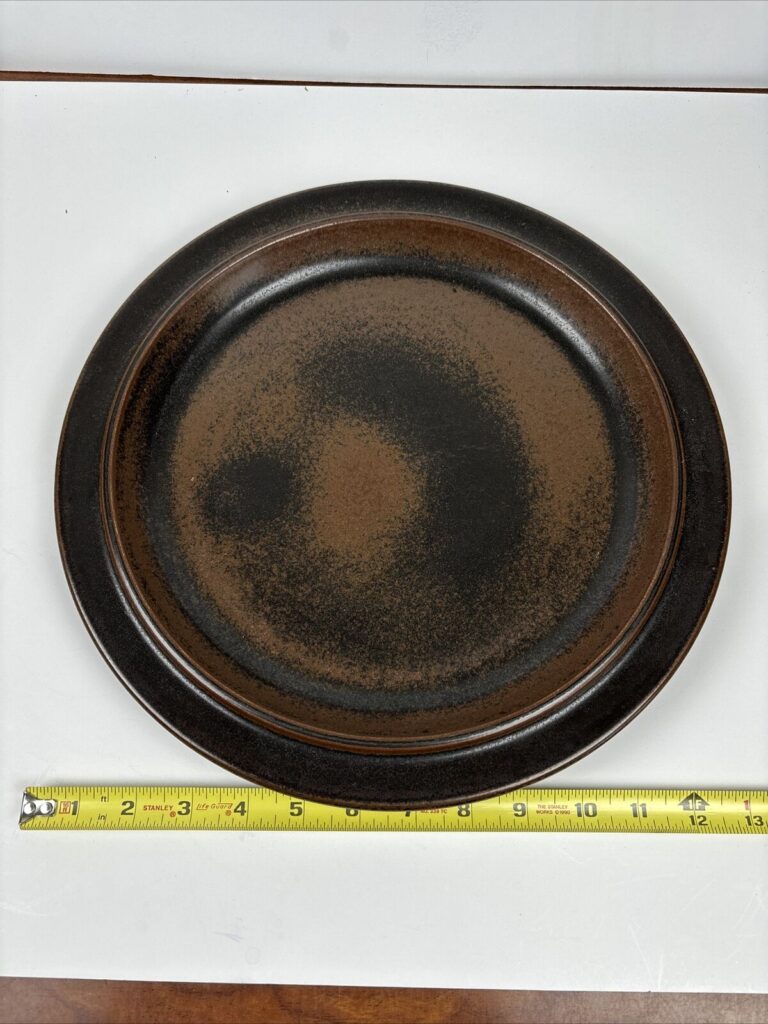 Read more about the article VTG Arabia Finland Ruska Brown Chop Plate Platter Ulla Procope 13″ MCM Round