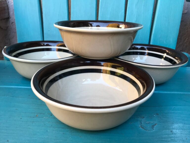 Read more about the article finland SET-OF-4 X 6″ ARABIA RUIJA TROUBADOR CEREAL OR SOUP BOWLS brown stripes