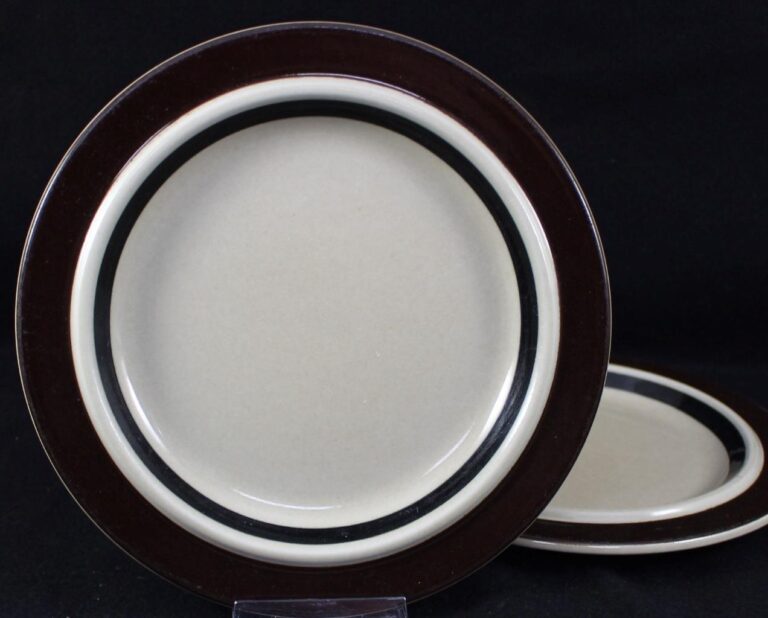 Read more about the article Arabia Ruija Troubadour Group of Two Salad Plates