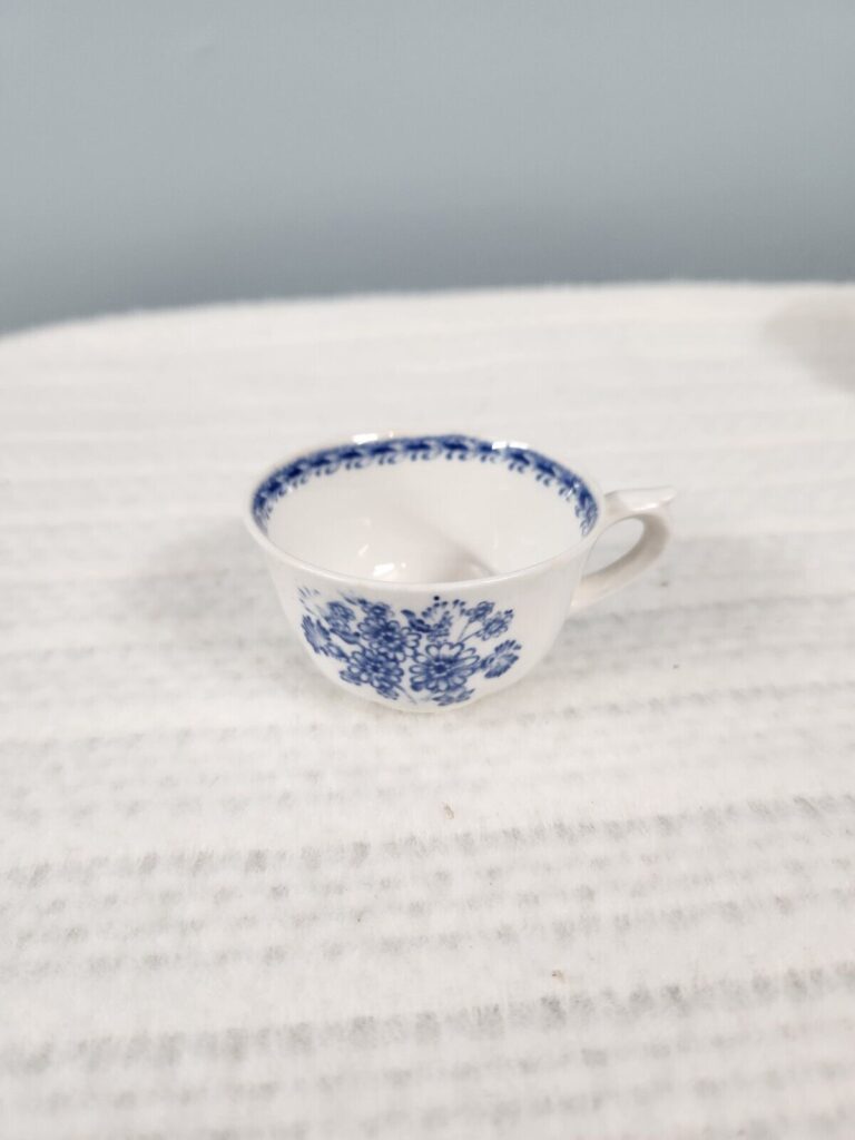 Read more about the article Vintage Arabia Finland Pristine Old Blue Finn Flower Tea Cup