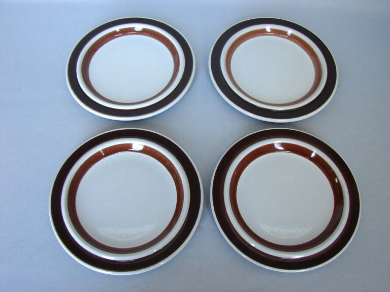 Read more about the article Set of 4 Arabia Finland ROSMARIN (Brown Anemone) 6-1/4″ Bread Plates