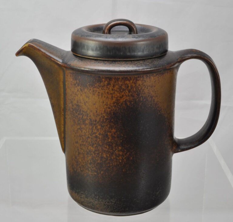Read more about the article Vintage Arabia Finland Ruska Coffee Pot Ulla Procopé MINT