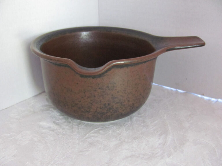 Read more about the article Arabia of Finland Ruska- Light and Dark Brown-Sauce/Gravy Boat(s)-3 Avail