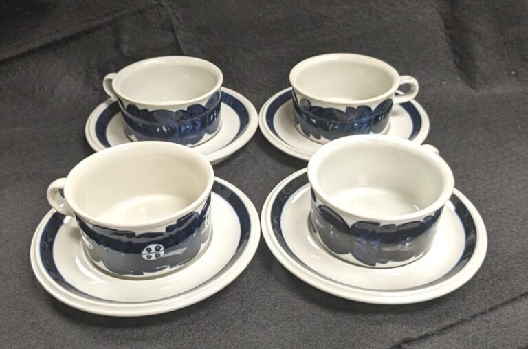Read more about the article Set Of 4 Cup and Saucers Arabia Finland Anemone