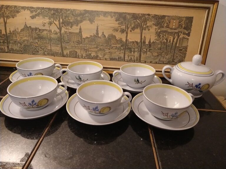 Read more about the article Vtg Set Arabia Finland Windflower Hand Painted 6 Cups and Saucers + Sugar Bowl