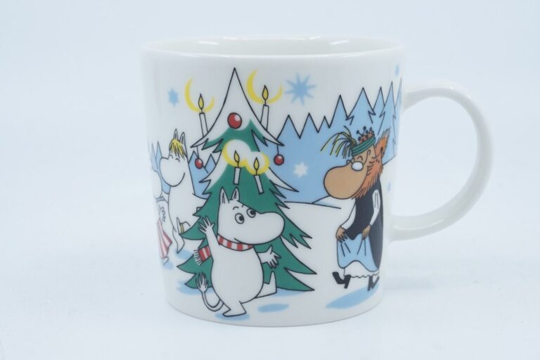 Read more about the article Arabia Finland Moomin Mug Under the Tree (2013)_