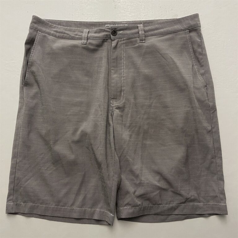 Read more about the article Travis Mathew 38 x 11″ Gray and White Microcheck Stretch Golf Shorts