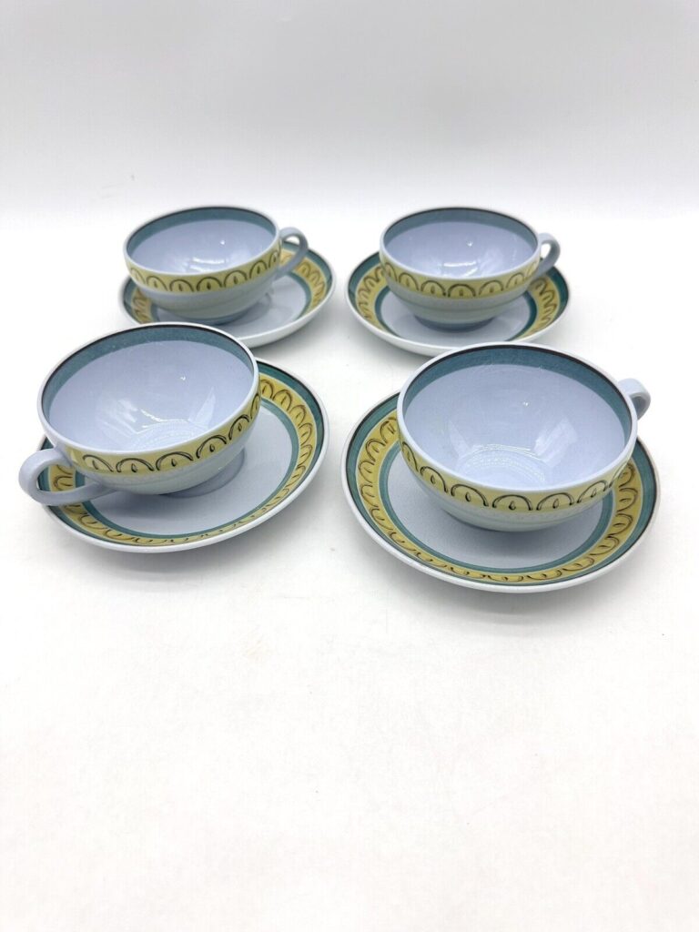 Read more about the article Set Of 4 Arabia of Finland Crown Band Tea Cups Demitasse Cups And Saucers