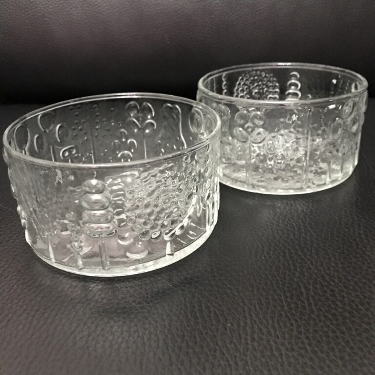 Read more about the article VTG Set of 2 crystal bowls ARABIA FINLAND Flora Pattern by Oiva Toikka .