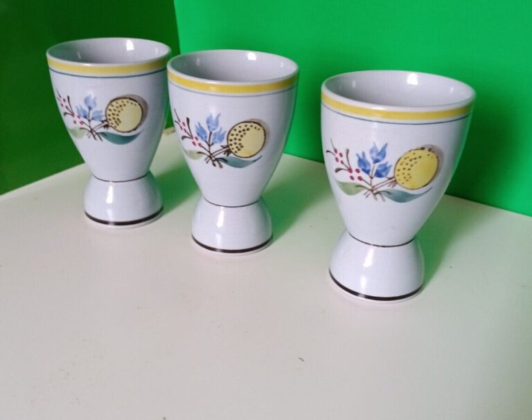 Read more about the article Vintage Arabia Finland Windflower Pattern Egg Cups Of 4