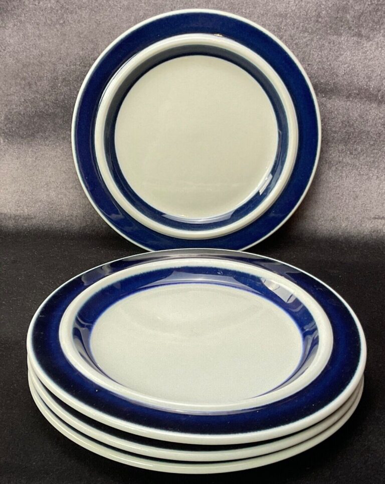 Read more about the article Set of Four Arabia Finland Anemone Blue and White Salad Dessert Plates 8″