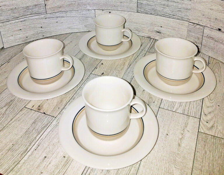 Read more about the article Set of 4 Arabia Finland Seita Arctica Stripped Cups and Saucers