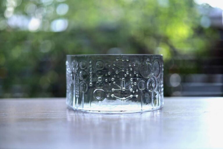 Read more about the article Oiva Toikka Flora Glass Bowl 19Cm Nordic Antique Old Tools Lisa Larson Arabia
