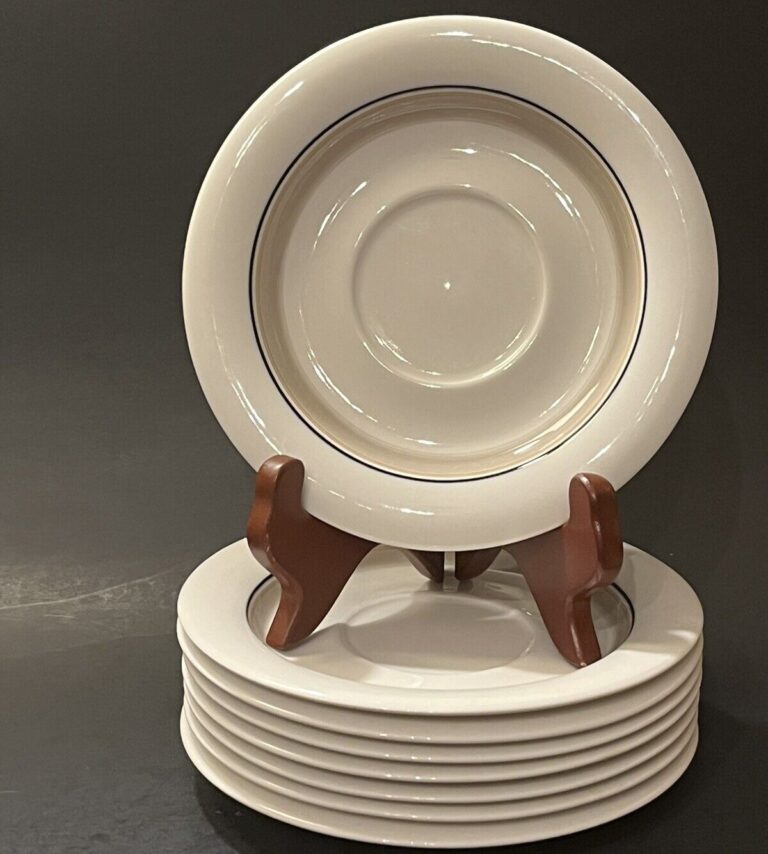 Read more about the article SAUCERS – Set of 8 Arabia Finland Seita Arctica SAUCERS  very Nice!