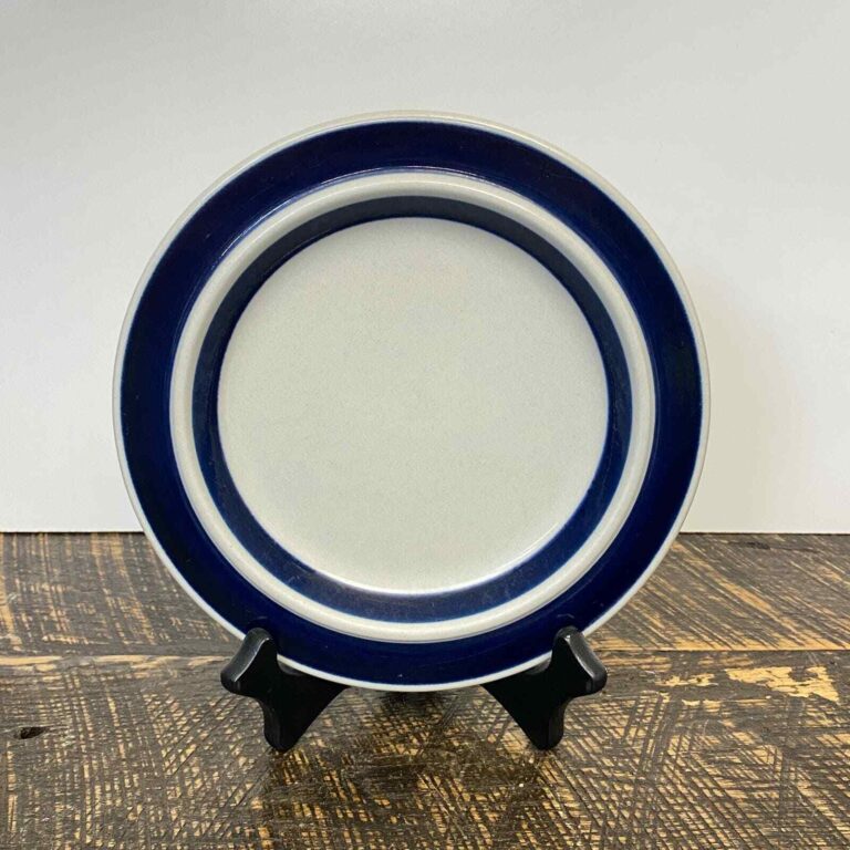 Read more about the article Arabia Finland Lot of 6 Anemone Blue 7 7/8″ Salad Plates Dinnerware Replacement