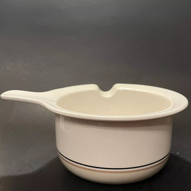 Read more about the article Vintage ARABIA Finland Seita Arctica Gravy Boat Pouring bowl With Handle