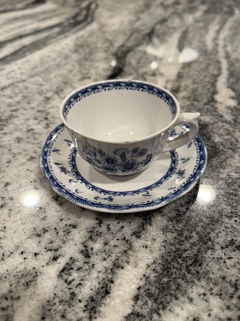 Read more about the article Vintage Arabia Finland Pristine Old Blue Finn Flower Tea Cup and Saucer Set