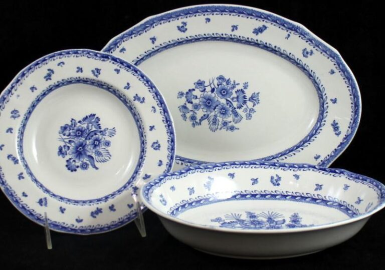 Read more about the article Arabia Finn Flower Blue 3 Piece Assortment Rim Soup Bowl Veg Bowl and Platter
