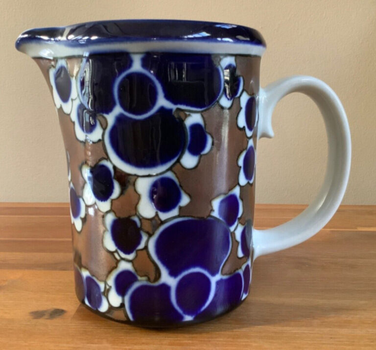 Read more about the article Vintage Arabia Finland Saara Stoneware Hot/Cold Pitcher in Blue  Brown and White