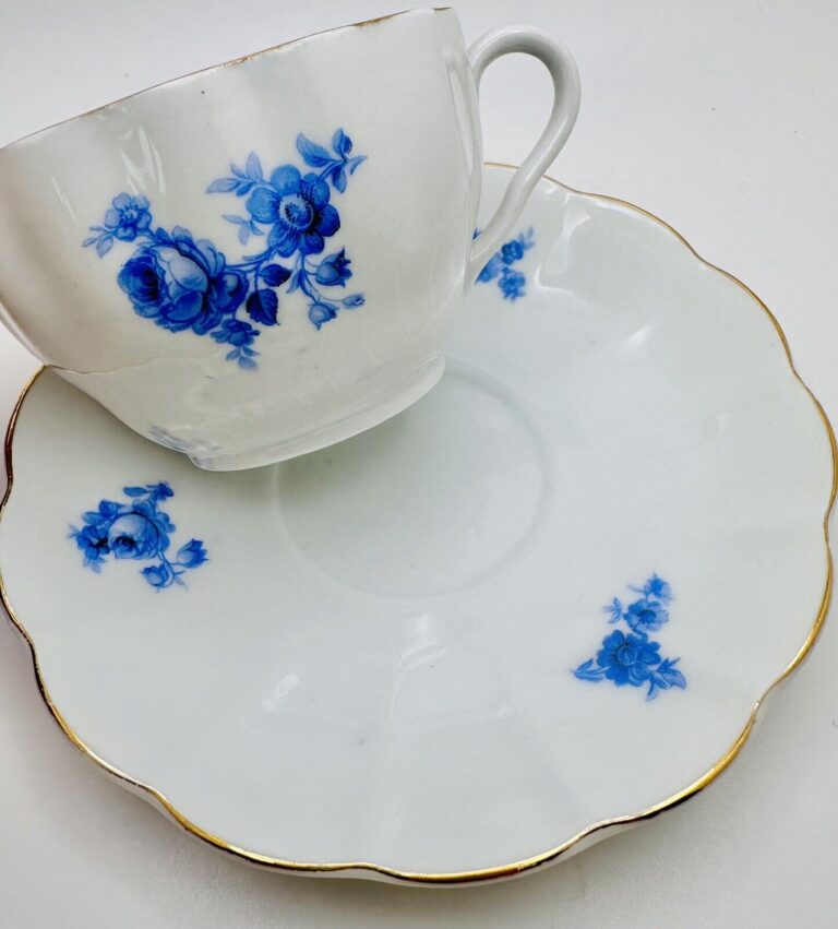 Read more about the article VINTAGE ARABIA FINLAND CUP and SAUCER SCALLOPED BLUE ROSES GOLD TRIM FLORAL TEACUP