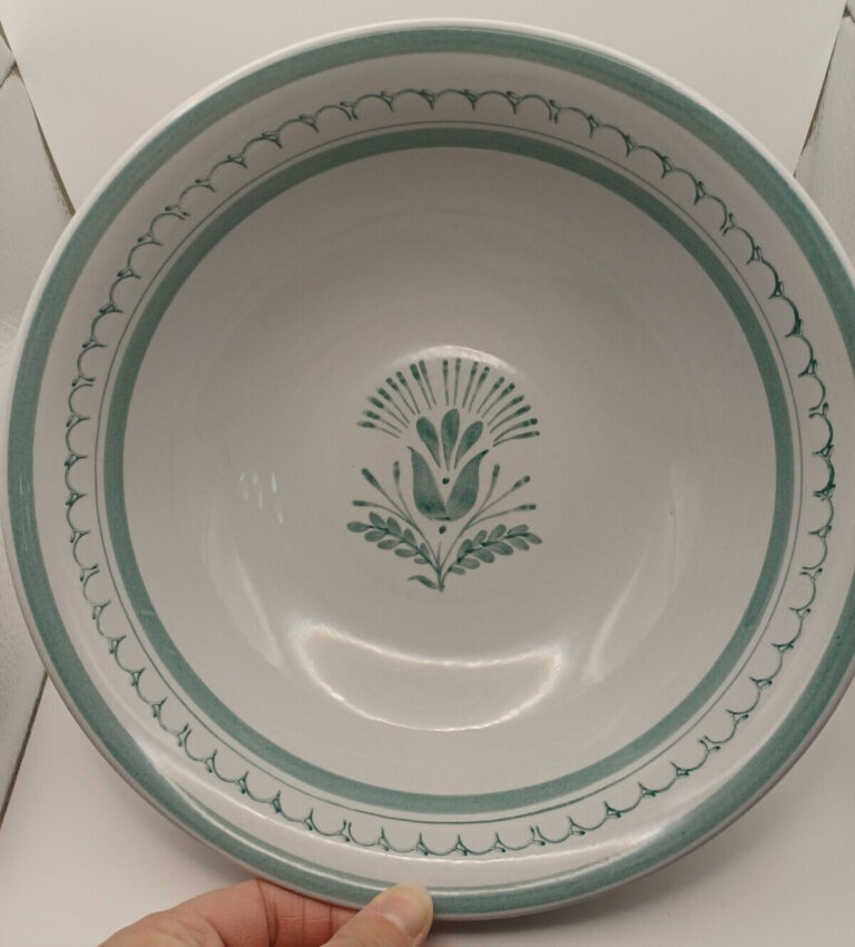Read more about the article Arabia Finland Green Thistle Vegetable Bowl 9 3/4″ Marked 20