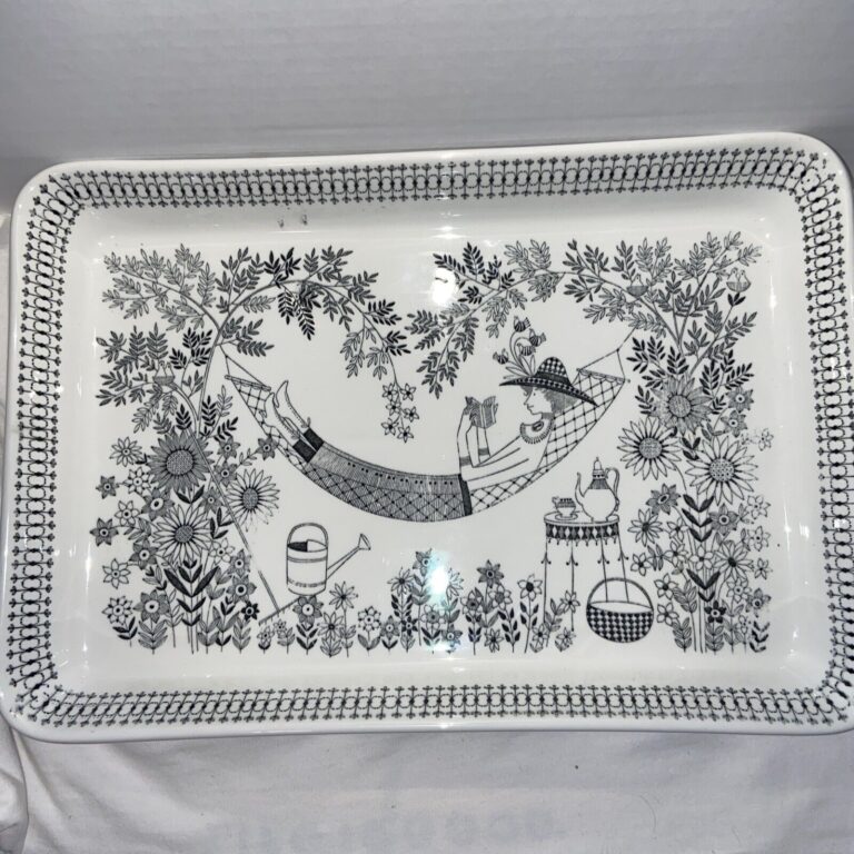 Read more about the article Arabia of Finland Platter Rectangle Emilia Pattern 1949-1964 Trinket Dish Gift
