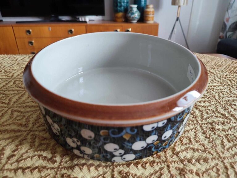Read more about the article Arabia Taika Blueberry big bowl  1970’s Finland