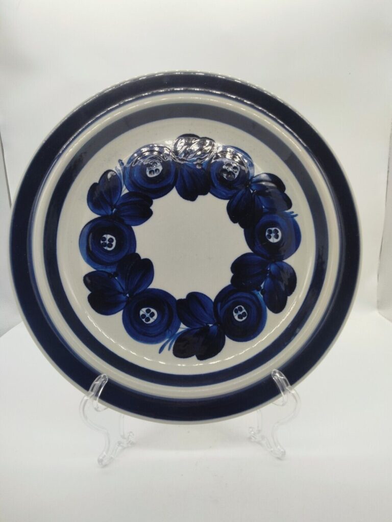 Read more about the article Vintage Hand-Painted Arabia of Finland Anemone Blue 13″ Chop Plate Ulla Procope