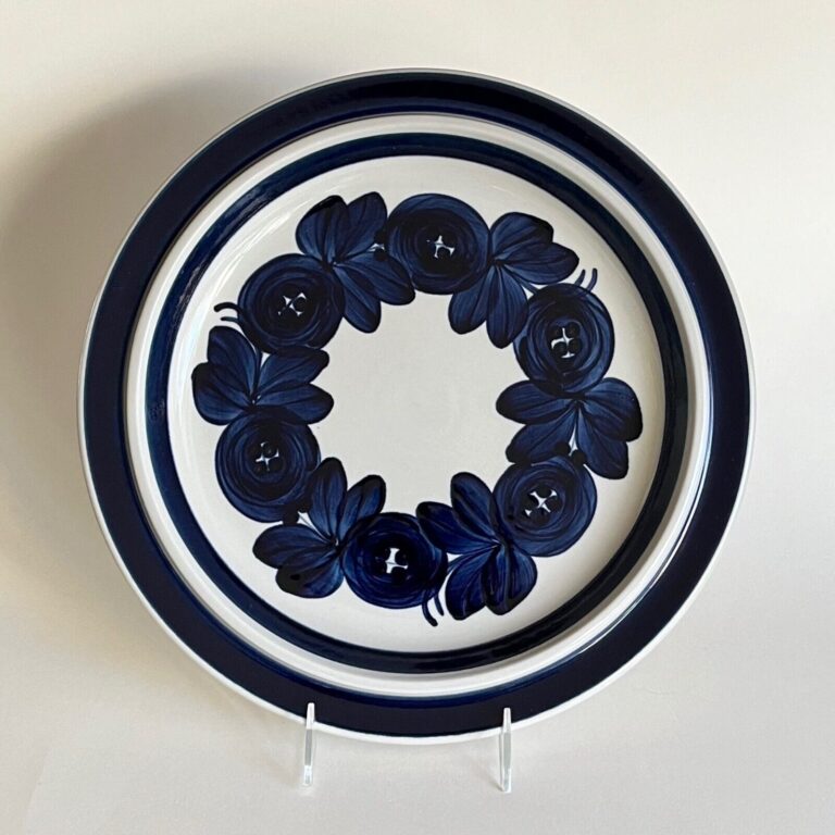 Read more about the article Vtg Arabia Finland Anemone Ulla Procope Blue White Chop Plate Round Platter 13″