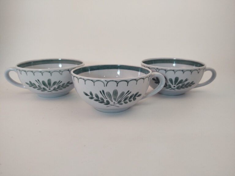Read more about the article Set of 3 Arabia of Finland Green Thistle Cups (Round Handle)