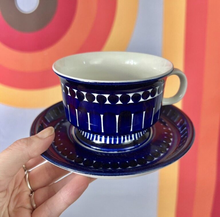 Read more about the article Rare mid century Arabia Finland Valencia blue white teacup and saucer
