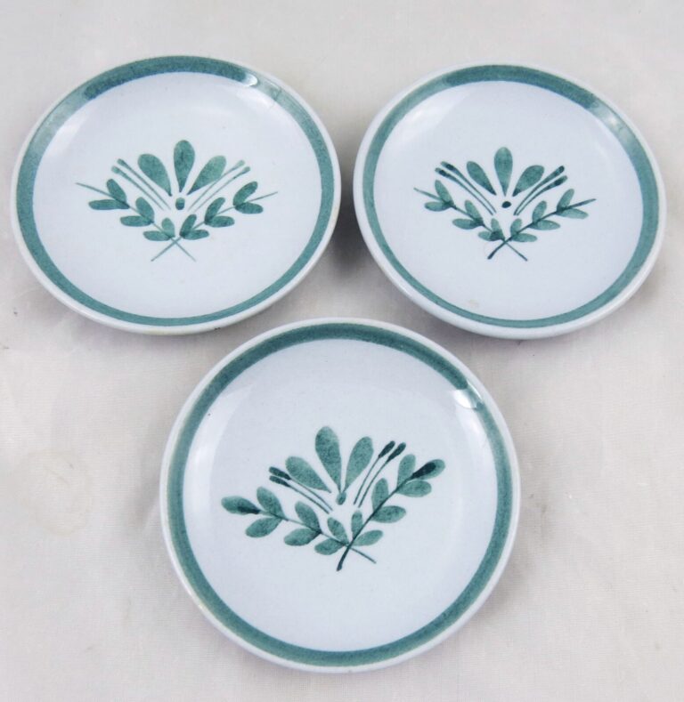 Read more about the article 3 Arabia Finland Green Thistle Butter Pats Coasters 3-3/8″