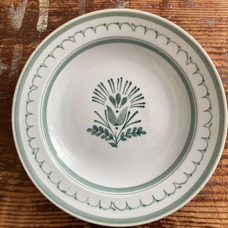 Read more about the article ARABIA Of FINLAND Green Thistle 7-3/4” SALAD PLATE Vintage