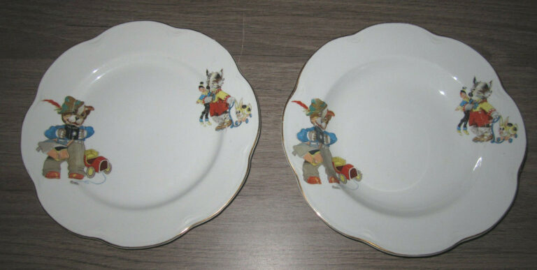 Read more about the article Vintage Arabia of Finland child’s soup bowl and plate set w dogs and toys  rare!