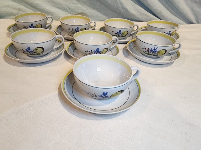 Read more about the article FINLAND ARABIA Windflower Flat Cups and Saucers  Set of 8 NICE!