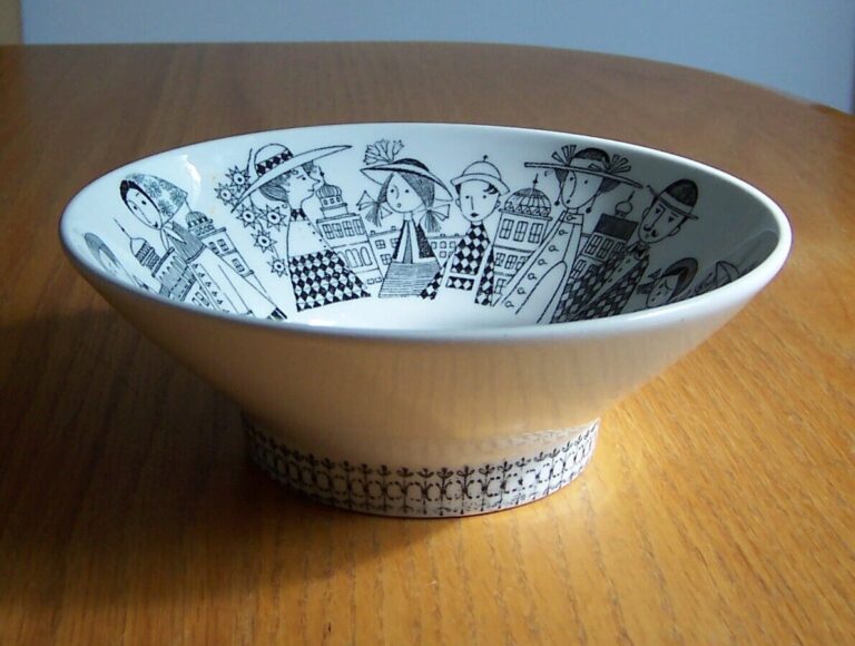 Read more about the article Arabia Finland Vintage Emilia Porcelain Bowl Raija Uosikkinen