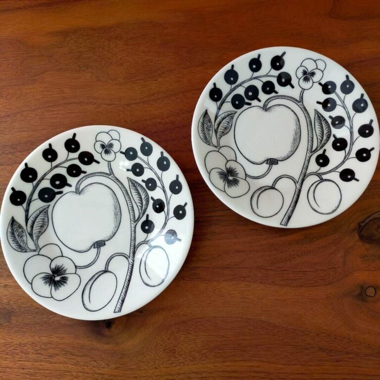 Read more about the article Arabia Paratiisi Black Plate 14cm Pair Set #1