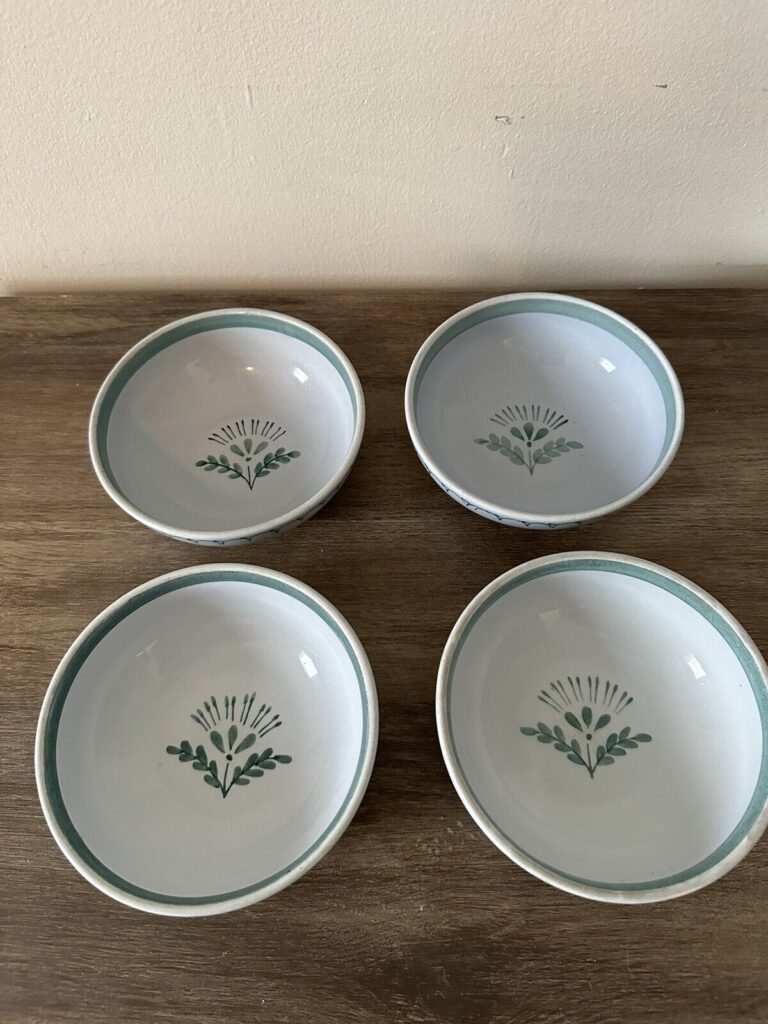 Read more about the article VTG Set Of 4 Arabia of Finland Green Thistle Cereal Bowls 5 1/8”