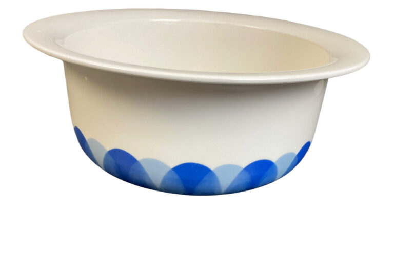 Read more about the article Arabia Finland Pudas Arctica Blue White 8 1/2″  Serving Bowl Inkeri Leivo